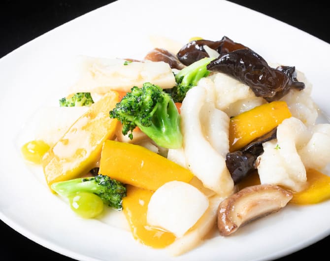 アオリイカと旬菜の塩炒め